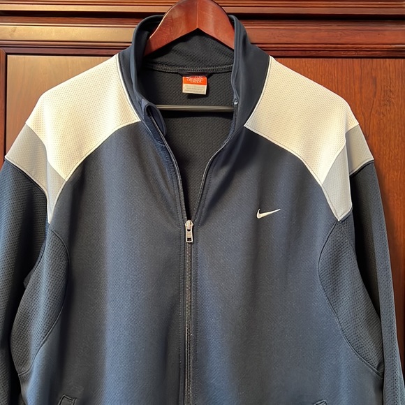 Like New Nike Blue, White & Gray Classic Sportswear Fleece Zip Up Jacket! - Picture 5 of 8